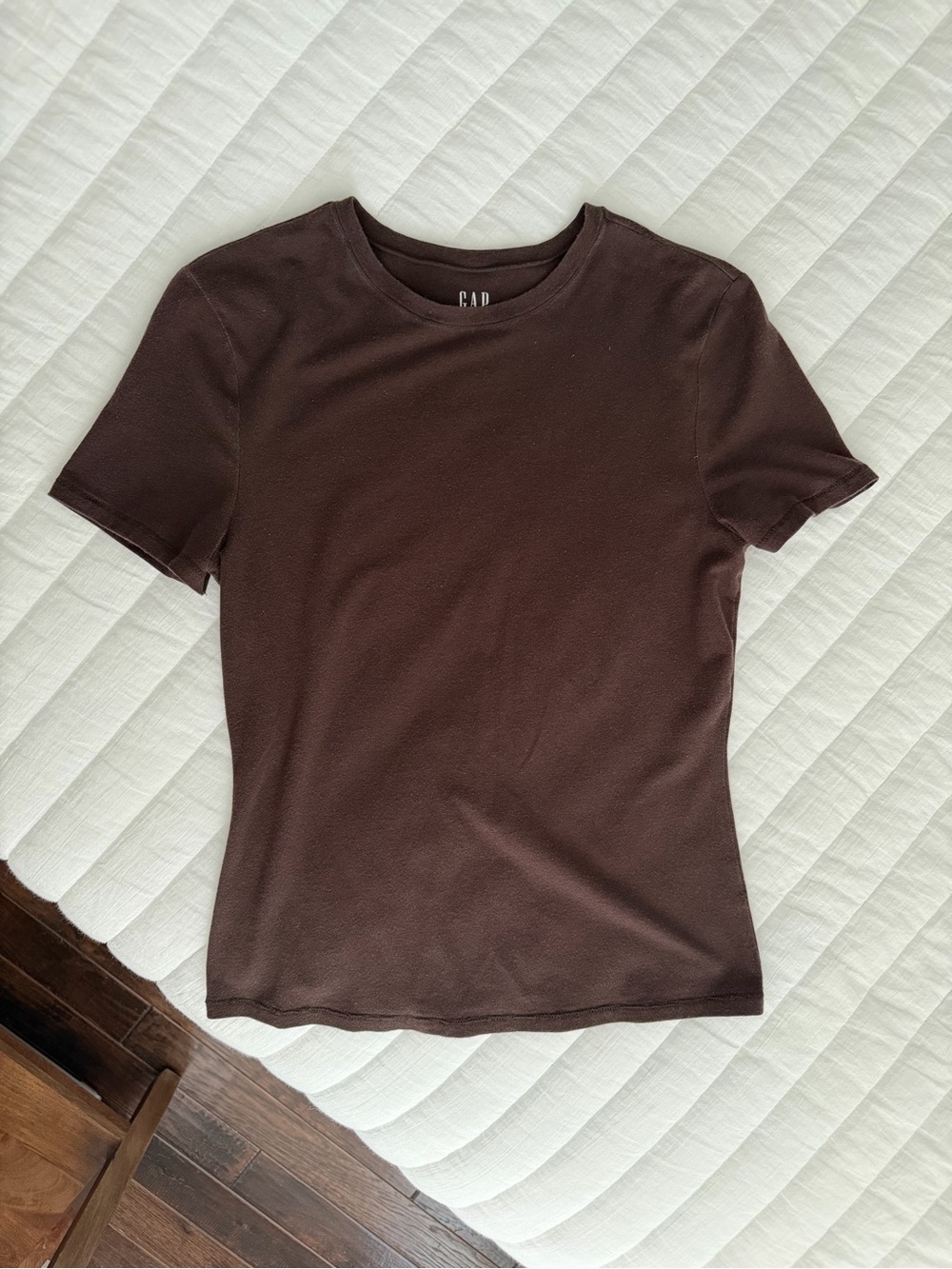 GAP women’s Dark Brown Short Sleeve Crew Neck Tee